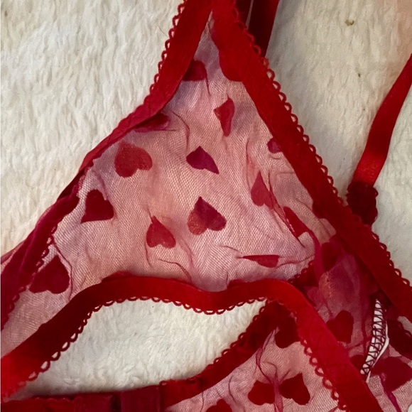 Sheer Red Heart garter - Picture 2 of 5